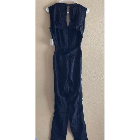 Tasi Malibu ASHLEY Embroidered Plunging Jumpsuit  Size Small Black $99 NGA - Picture 3 of 12
